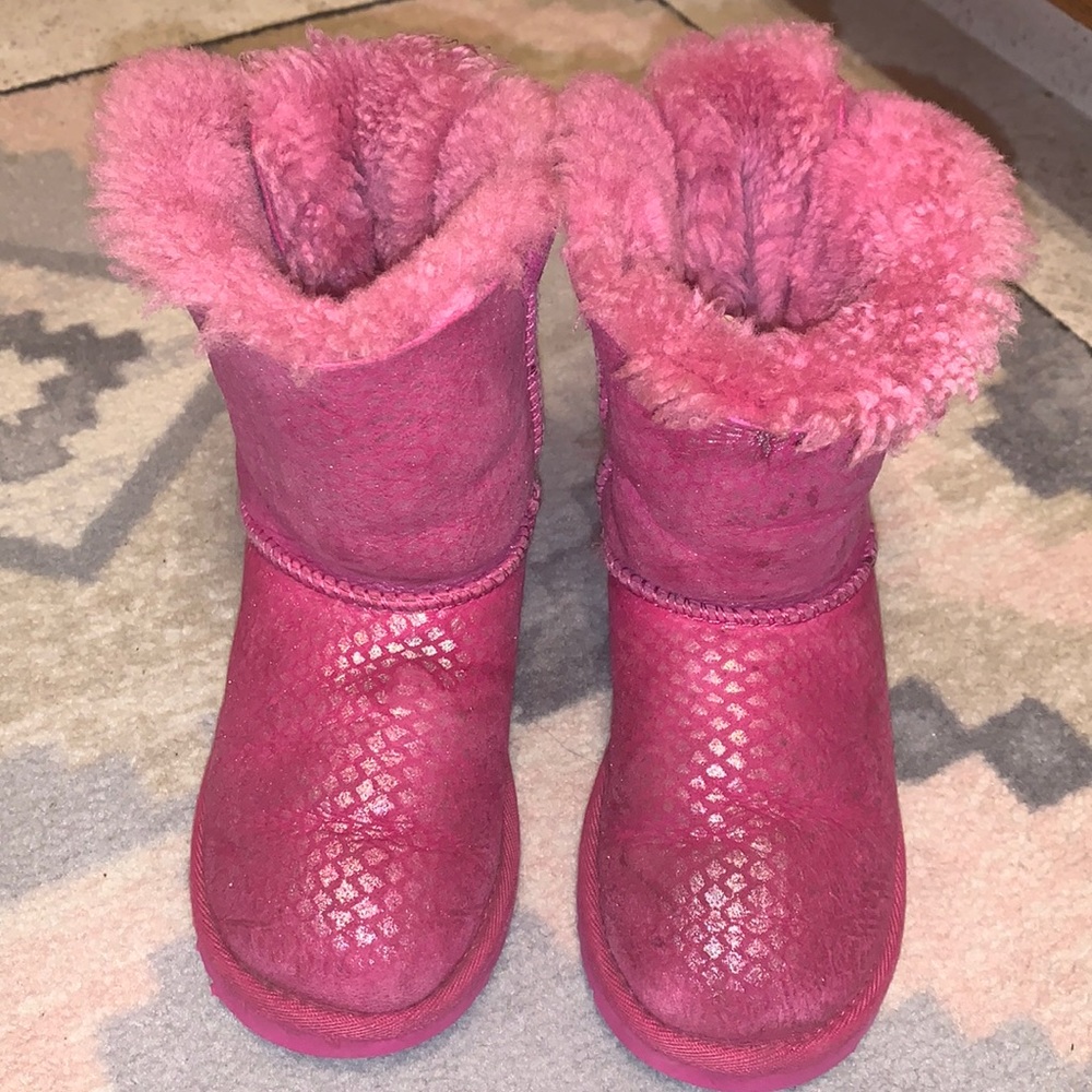 Pink uggs